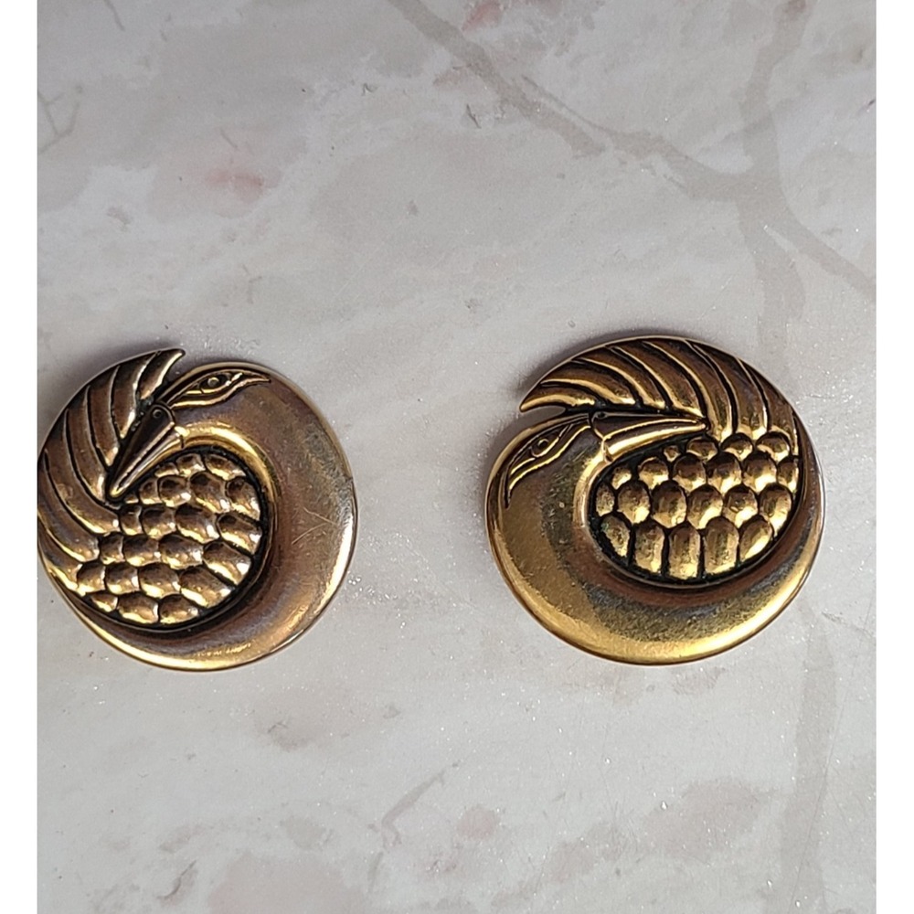 LAUREL BURCH Round Circle Gold Tone Bird of Happiness Clip-on-Earrings